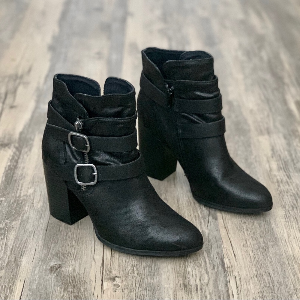 Carlos Santana Black Heeled Faux Leather Booties 9